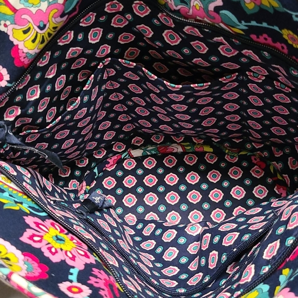 Beautiful Vera Bradley Bag - Picture 3 of 4
